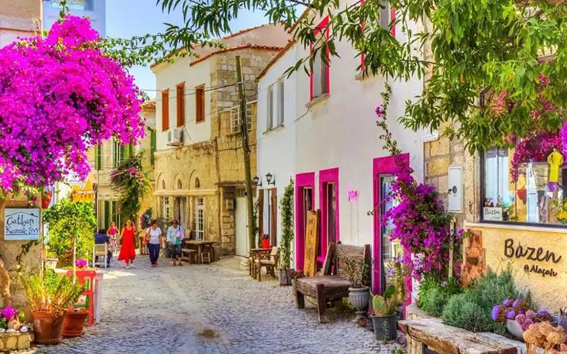 Cesme’de gezilecek yerler: Doğanın ve Tarihin Buluşma Noktası