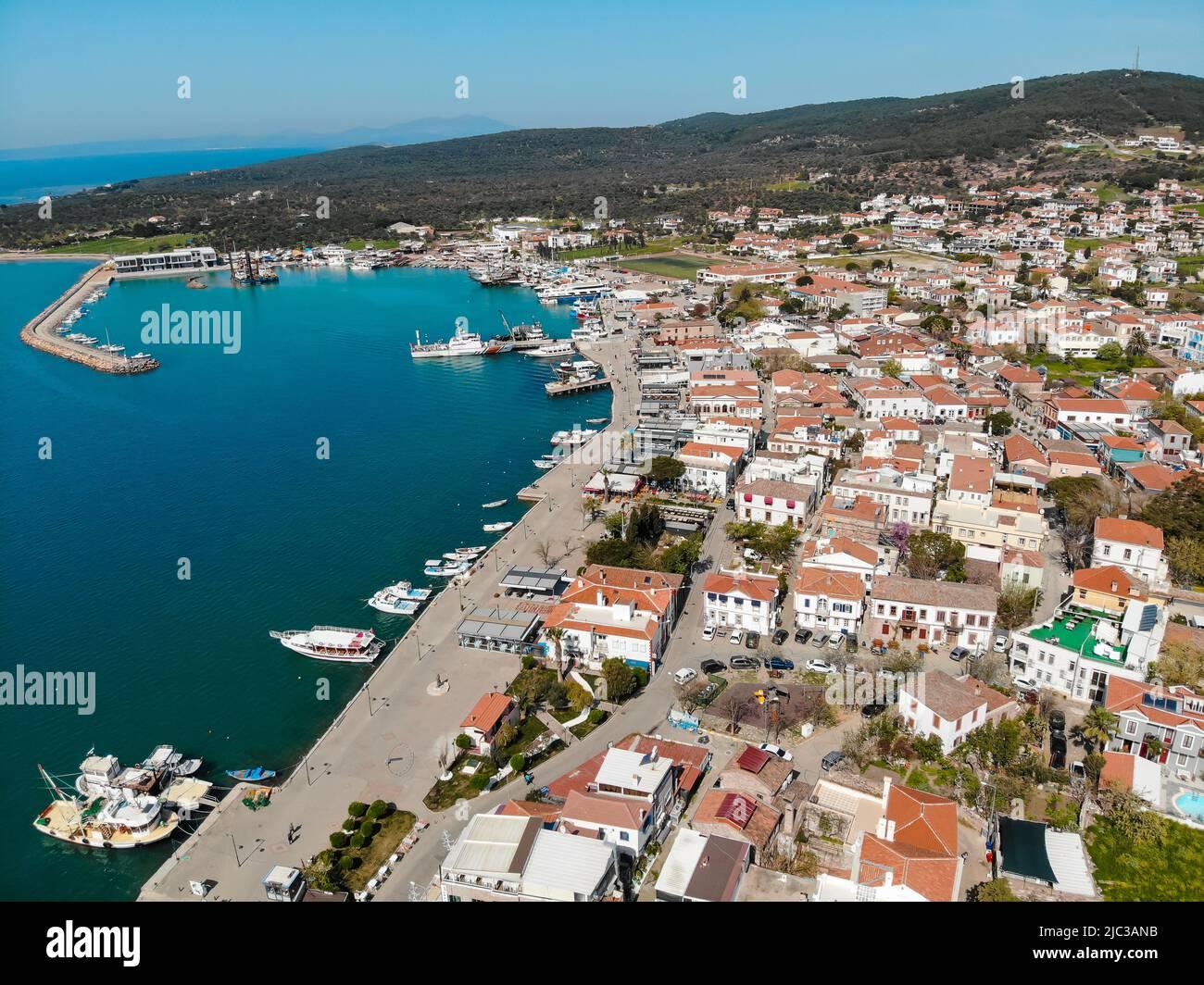 Cunda’da keşfedilecek yerlerin büyüleyici rehberi