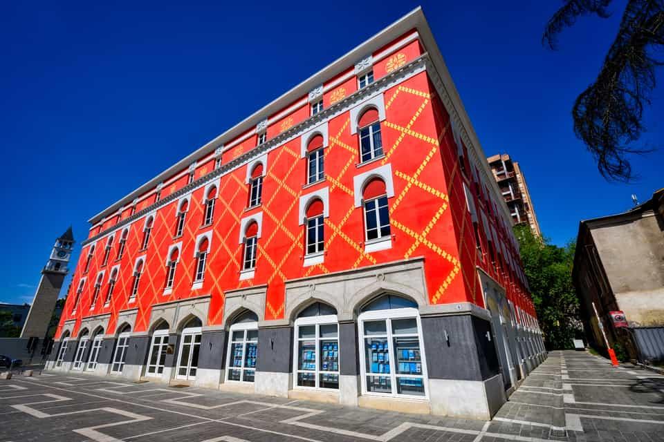 Tiran Sanat Galerisinin Mimari Yapısı ve Sergi Alanları Hakkında Bilinmeyenler