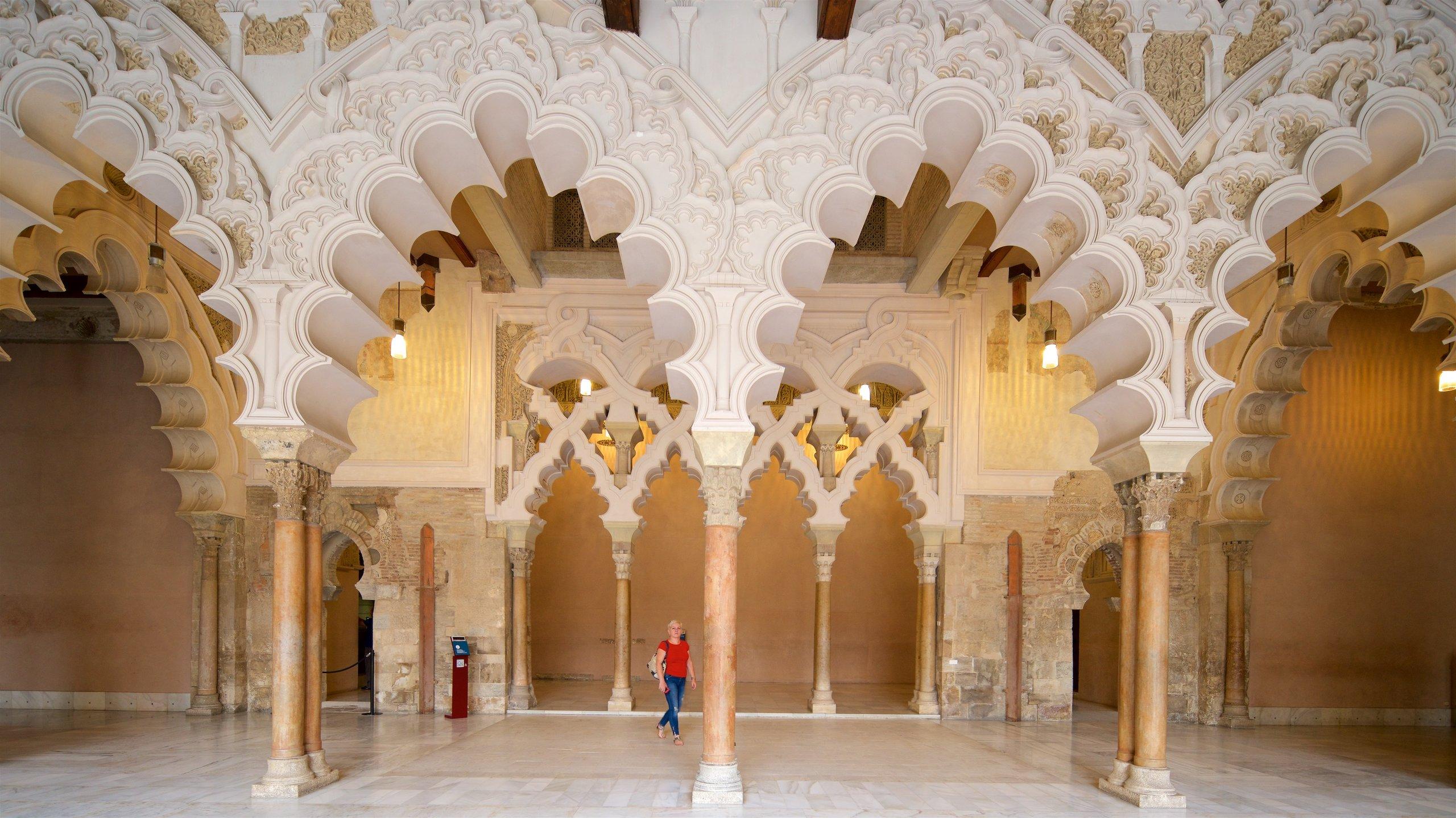 Zaragoza’nın Gözbebeği:⁢ Aljafería Sarayı’nın Tarihi ⁤ve‍ Mimari Detayları
