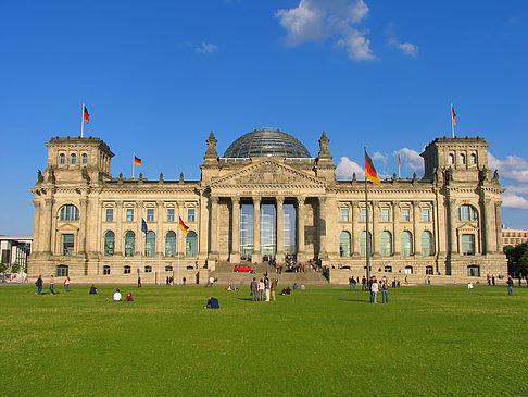 Berlin Reichstag Binasının Tarihçesi ve Mimari Özellikleriyle Tanışın