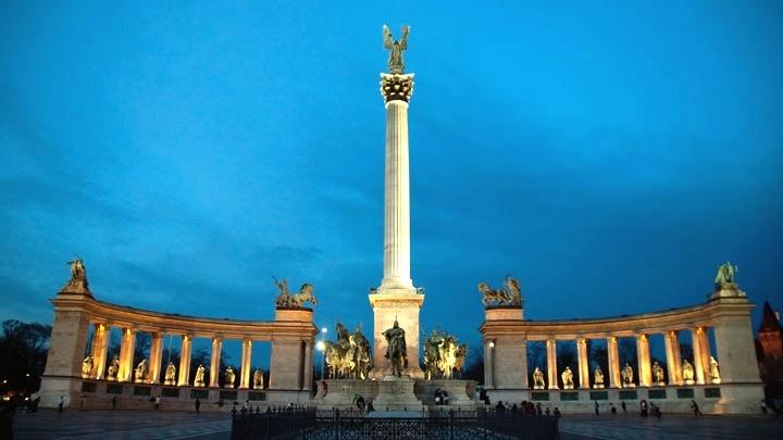 Bilinmeyen⁤ Tarih: Kahramanlar Meydanının Mustaripleri ve‌ Zaferleri