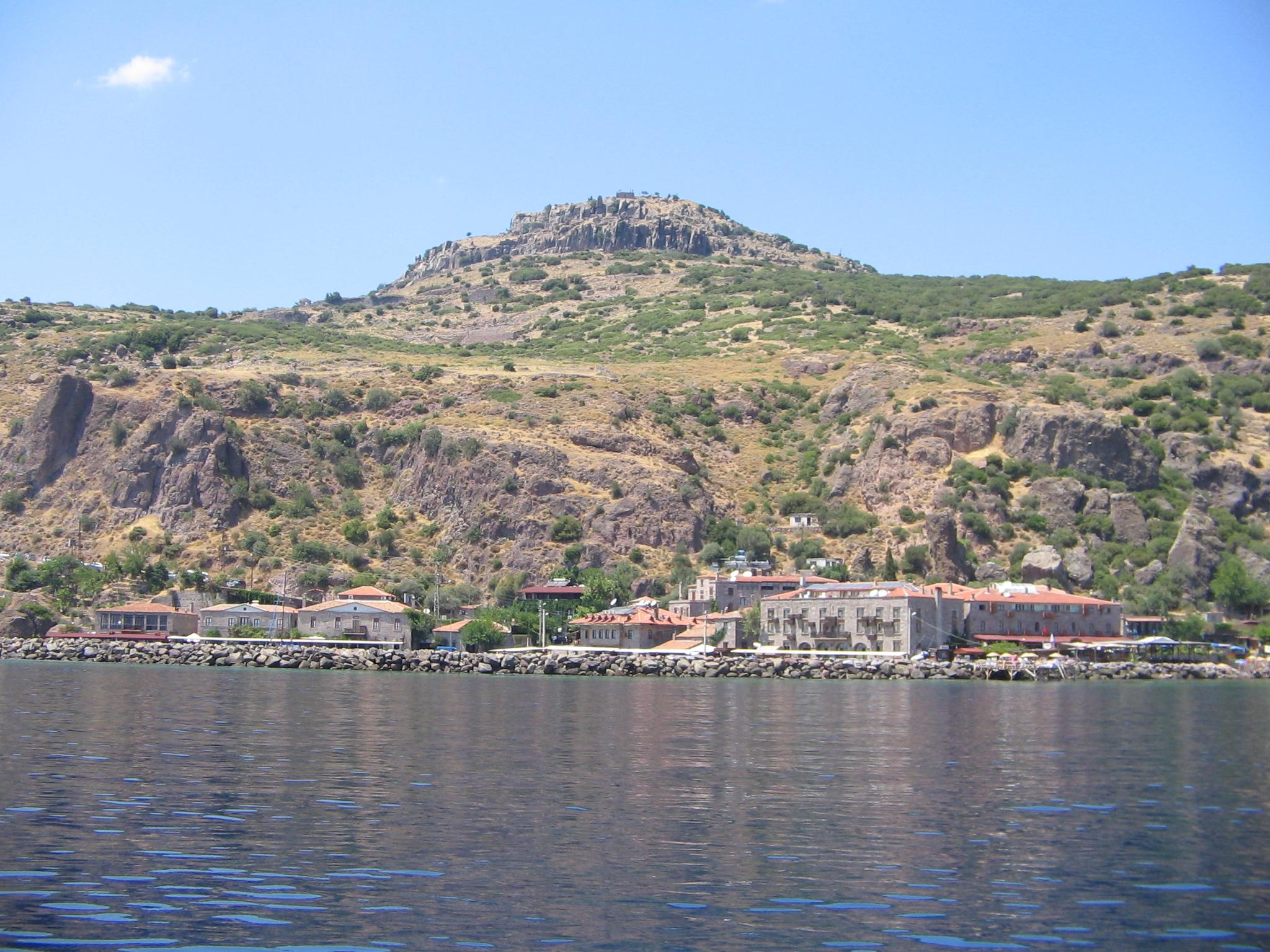 Assos Ayvalıkta Lezzet Dolu ​Duraklar ve Yerel Tatların Keşfi